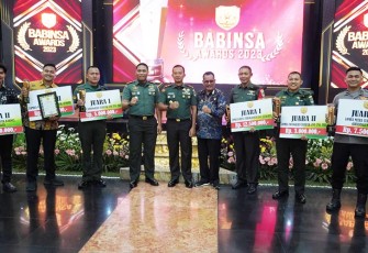 Foto Bersama usai acara babinsa award