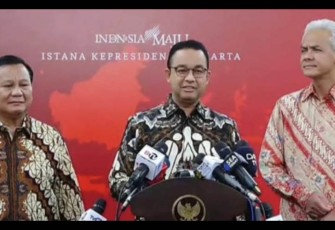 Anies Baswedan saat memberikan keterangan pers di Jakarta, Senin (30/10)
