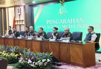 JAM-Intelijen Dr. Reda Manthovani saat memberikan pengarahan kepada pejabat Eselon II, III dan IV beserta jajaran di lingkungan JAM INTEL
