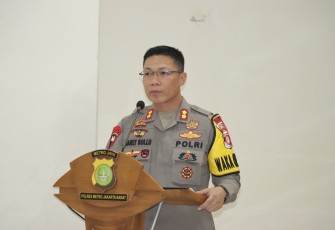 Polres Jakbar Sosialisasikan Langkah Pencegahan Kriminalitas Kepada Karyawan Alfamart