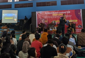 Bidhumas Polda Kalteng menjadi pembicara dalam Seminar FISIP UPR, Jumat (17/11/2023).