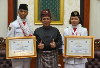 Gubernur Ansar saat Terima Dua Anggota Paskibraka Nasional Asal Kepri