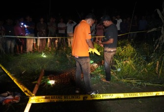 Polres Aceh Timur saat Identifikasi Warga Aceh Utara yang Ditemukan Meninggal di Kebun Jagung 