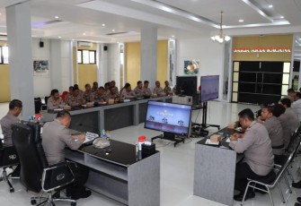 Kapolres Tulungagung AKBP Eko Hartanto SIK MH bersama seluruh PJU dan Kapolsek jajaran saat mengikuti kegiatan zoom meeting dengan Kapolri