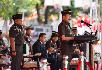 Jaksa Agung RI ST Burhanuddin memberikan amanat pada Penutupan sekaligus Pelantikan bagi para peserta Pendidikan dan Pelatihan Pembentukan Jaksa (PPPJ) Angkatan LXXX (80) Gelombang II Tahun 2023, Kamis 14 Desember 2023
