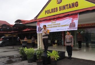 Polres Sintang Beri Penghargaan Kepada Personel Berprestasi