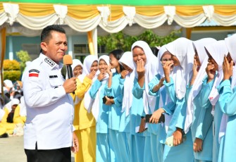  Gubernur Ansar saat Beri Motivasi Pelajar SMAN 5 Batam