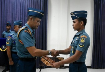 Komandan Kolat Penerbal Tutup Kursus Mekanik Fixed Wing Tahun 2023