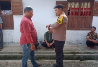 Bhabinkamtibmas Polsek Saipar Dolok (SD) Hole, Aipda Munawwir Harahap, menghimbau warga agar segera lapor ke pihaknya apabila ada mengalami atau mendapati gangguan Kamtibmas.