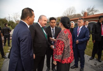 Seremoni serah terima keketuaan forum parlemen MIKTA dari Turki ke Indonesia untuk tahun 2023 dilakukan usai acara 8th MIKTA Speakers’ Consultation yang digelar di Istanbul, Turki, Kamis (9/3/2023) waktu setempat.