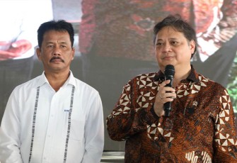 Menko Airlangga Hartarto saat bersama Kepala Badan Pengusahaan Batam (BP Batam).