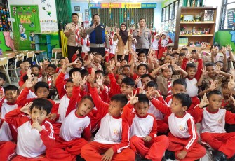 Polsek Kebon Jeruk Gencar Sosialisasikan Pencegahan Bullying dan Bahaya Narkoba di Sekolah