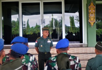 Kasiter Kasrem 121/ABW Berikan Pengarahan Kepada Anggota