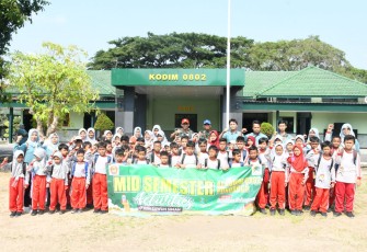 Siswa SDN Sawuh Kunjungi Kodim 0802/Ponorogo