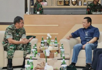 Ketua MPR RI sekaligus Wakil Ketua Umum Partai Golkar Bambang Soesatyo dan Kepala Staf TNI Angkatan Darat Jenderal Maruli Saat Masih Menjabat Sebagai Pangkostrad 