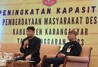 Bupati Juliyatmono, saat memberikan pengarahan kepada peserta kegiatan bimbingan teknis Peningkatan Kapasitas KPMD Kabupaten Karanganyar, Kamis (9/3/2023).