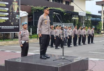 Kombes Pol Valentino Alfa Tatareda, SH, SIK pimpin apel terakhir di halaman Mapolrestabes Medan, Jumat (15/12/2023)