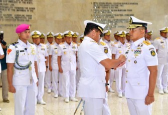 Kasal Laksamana TNI Muhammad Ali saat pimpin sertijab Wakasal di Gedung RE. Martadinata, Mabesal, Cilangkap, Jakarta Timur, Selasa (31/10).