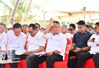 Gubernur H Ansar Ahmad saat dampingi Menhub Resmikan Terminal Khusus Pariwisata PT Tritunas Sinar Benua & One°15 Marina di Pulau Nirup Batam.