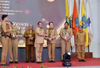 Pj Gubernur Sumsel Agus Fatoni Terima Penghargaan Terbaik Pertama IGA 2023 dari Mendagri