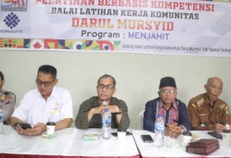 Partisipasi Polsek SD Hole, salah satunya dengan mengikuti pembukaan pelatihan tata busana Balai Latihan Kerja Komunitas Darul Mursyid Kabupaten Tapsel, Senin (11/9/2023) pagi.