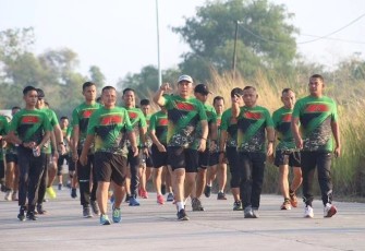 Pangdivif 3 Kostrad Bersama Pejabat Utama dan Para Perwira Divif 3 Kostrad Olahraga Bersama