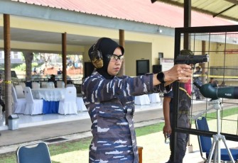 Korps Wanita TNI Angkatan Laut (Kowal) gelar lomba ketangkasan yang dilaksanakan di Mabesal, Cilangkap, Jakarta Timur, Kamis (14/12), yaitu Lomba Menembak, Bongkar Pasang Senjata, dan Renang Estafet Militer yang diikuti oleh prajurit Kowal perwakilan masing-masing kotama