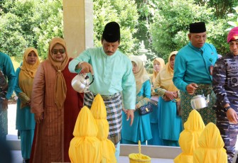 Kepala BP Batam Muhammad Rudi Ziarah ke Makam Zuriah Nong Isa
