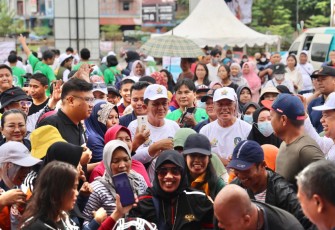 Gubernur saat Lepas Jalan Sehat Sempena Bulan K3 Nasional Provinsi Kepri