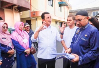 Gubernur Ansar saat turun langsung ke Akau Potong Lembu pada Jum'at (13/01)