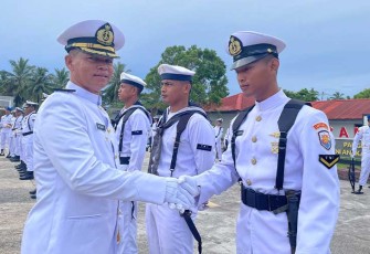 Lanal Ranai saat Laksanakan Upacara Hari Armada RI ke-78