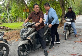 Gubernur Kepulauan Riau H. Ansar Ahmad saat Tinjau Progres Pengerjaan Jalan di Penyengat.