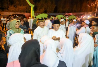 Gubernur Ansar saat Safari Ramadhan di Masjid Nur Ilahi Tanjung Uma, Batam 