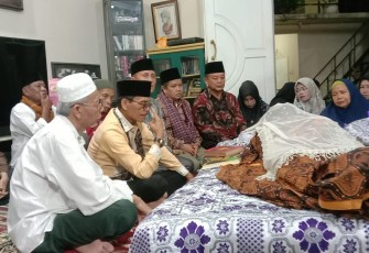 Bupati Safaruddin, saat berbela sungkawa