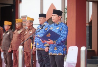 Wakil Bupati Bintan Ahdi Muqsith saat memimpin Upacara Peringatan Hari Pahlawan yang juga disejalankan dengan Peringatan Hari Kesehatan Nasional ke 59, Jum'at (10/11).