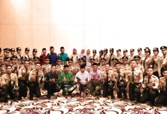 Gubernur Ansar saat Halalbihalal dengan Masyarakat Kepri Se-Jawa Barat di Bandung 