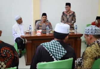 Guna menjalin hubungan silaturahmi yang sudah terbina dengan baik, Kapolres Tapanuli Selatan (Tapsel), AKBP Imam Zamroni, SIK, MH, Halal Bihalal bersama Ketua Majelis Ulama Indonesia (MUI) Padang Lawas Utara (Paluta), Rabu (3/5/2023) pagi.