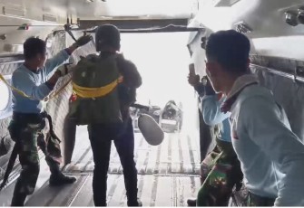 Dua Unsur Pesud Wing Udara 1 Dukung Demonstrasi Udara Hari Armada 2023 di Jakarta