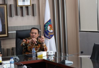 Kepala BSKDN Yusharto Huntoyungo saat memimpin Rapat Kerja Sama Riset dan Penyusunan Strategi Kebijakan bersama BRIN. 