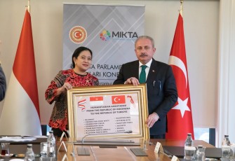 Puan Maharani di sela-sela acara 8th MIKTA (Meksiko, Indonesia, Korea Selatan, Turki, dan Australia) Speakers’ Consultation yang digelar di Istanbul, Turki, Kamis (9/3/2023) waktu setempat.