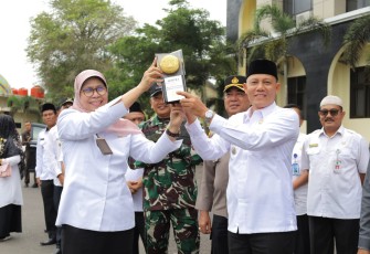 Wakil Bupati Sabar AS dan Pasukan Orange Sambut Piala Adipura