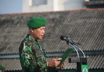 Inspektur Upacara Kasrem 064/MY Kolonel Inf Nurkhan 