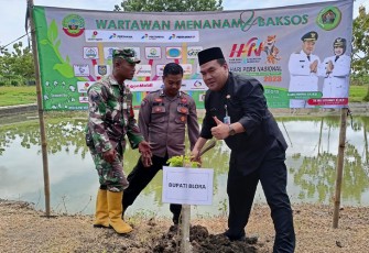 Bupati Blora Arief Rohman dan Wabup Tri Yuli Setyowati hadir di acara "Wartawan Menanam" dalam rangka peringatan HPN ke 77.