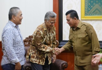 Gubernur Ansar saat Terima Audiensi Pengurus Ikatan Keluarga Kawanua Kepri