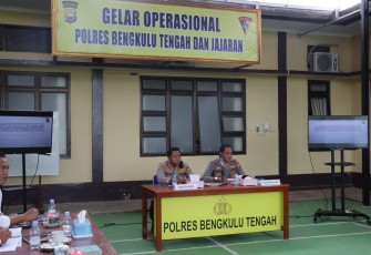 Kapolres Bengkulu Tengah saat Pimpin Anev Bulanan