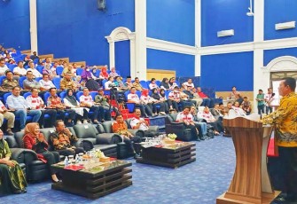 Gubernur Ansar saat Buka Seminar Nasional Manajemen Sumber Daya Manusia Uniba