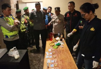 Kapolres Simalungun saat Pimpin Razia Tempat Hiburan Malam di Perdagangan
