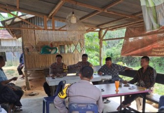 Dalam rangka cooling system jelang Pemilu 2024, personel Polsek Padang Bolak datang sambangi calon anggota Legislatif (Caleg), Senin (6/11/2023) pagi.