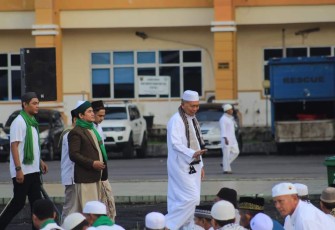 Hadir dalam Istighatsah Akbar tersebut Bupati Hamsuardi, Wakil Bupati Risnawanto, Forkopimda Pasbar, Ketua TP-PKK Ny. Titi Hamsuardi, Ketua GOW Ny. Fitri Risnawanto, kepala OPD, tokoh agama dan stakeholder terkait lainnya.