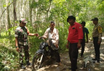 Guna mengantisipasi kebakaran Hutan dan Lahan (Karhutla), Polsek Padang Bolak menggelar Patroli gabungan dengan TNI, Manggala Agni, dan Masyarakat, Jumat (01/9/2023) Siang.
